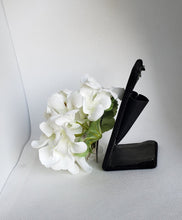 Load image into Gallery viewer, Geranium Cluster Hair Flower in Off White