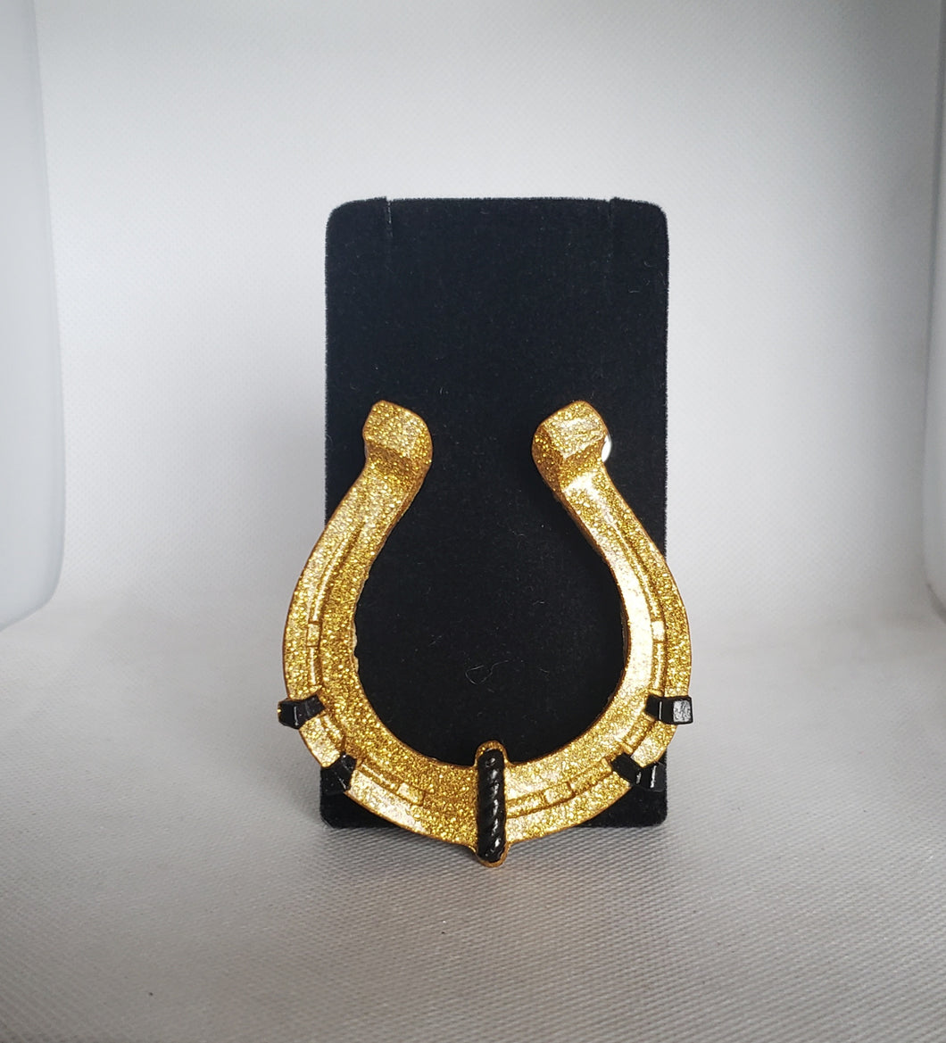 Horseshoe Brooch in gold and black resin