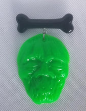 Load image into Gallery viewer, Psychobilly Voodoo Shrunken Head Brooch
