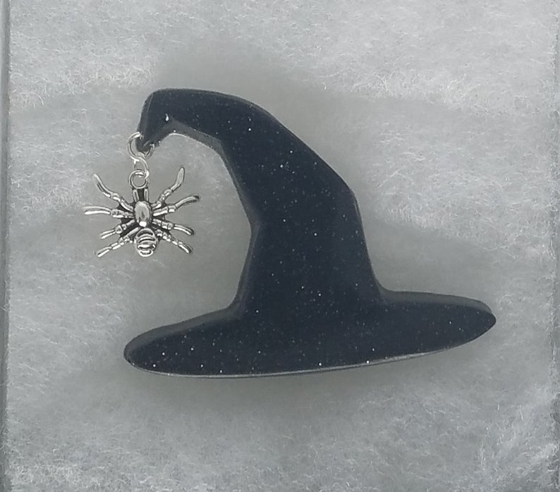 Witch hat brooch with spider