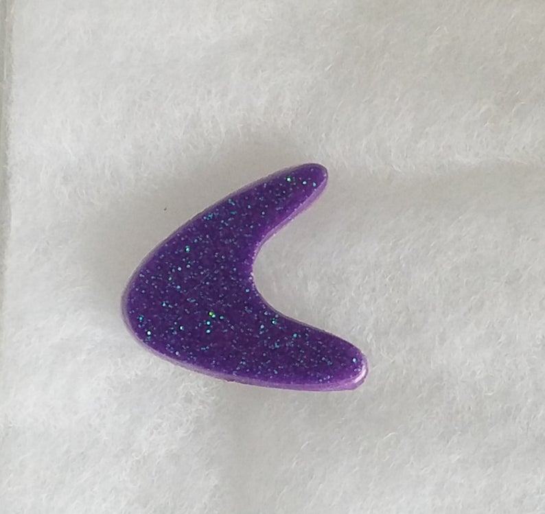 Small Atomic Boomerang Brooch in Amethyst