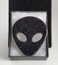 Load image into Gallery viewer, Alien Brooch in Black
