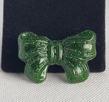 Load image into Gallery viewer, Bow Brooch in Leaf Green
