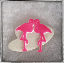 Load image into Gallery viewer, Retro Double Flamingo Brooch in pink and white
