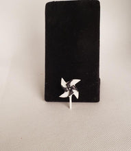 Load image into Gallery viewer, Pinwheel Brooch in white and black
