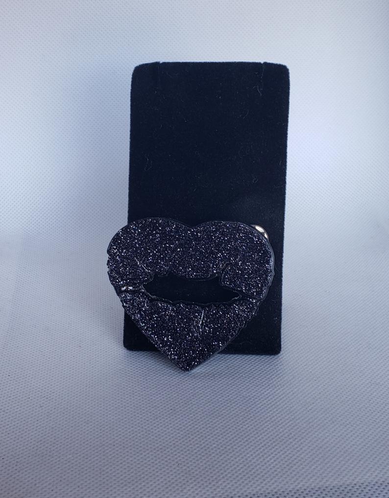 Kiss Heart Brooch in Black