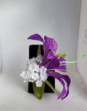 Load image into Gallery viewer, Single Lily Hair Flower in Purple
