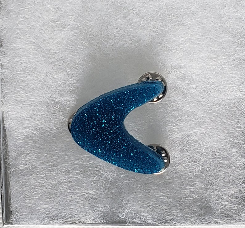 Small Atomic Boomerang Brooch in Oxford Blue